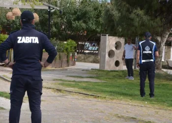 Zabıta ile seyyar satıcılar arasında gerginlik