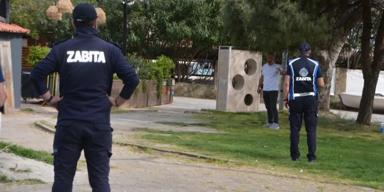 Zabıta ile seyyar satıcılar arasında gerginlik