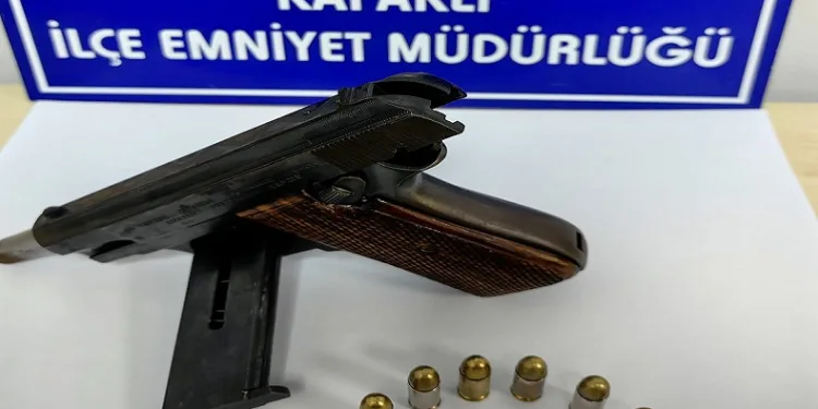 Kapaklı’da şüphelenilen şahsın üzerinde tabanca ele geçirildi