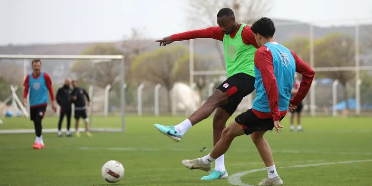 Sivasspor, Fenerbahçe maçına hazırlanıyor