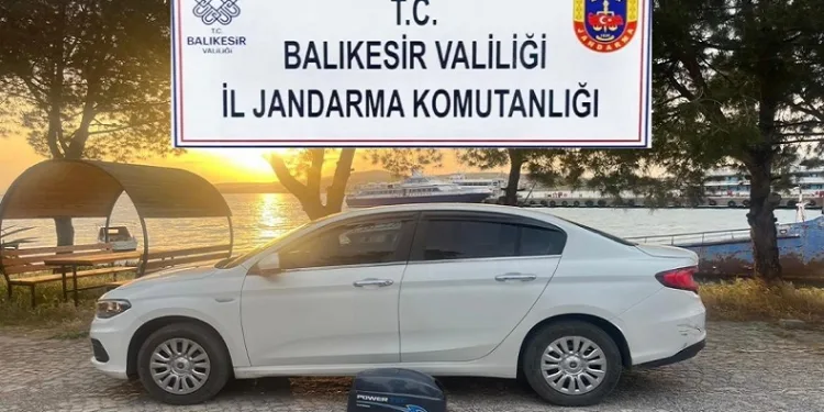 Ayvalık’ta 29 düzensiz göçmen ve 2 organizatör yakalandı