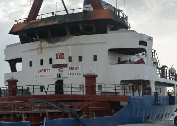 Yangın çıkan gemide tahliye işlemleri tamamlandı