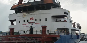 Yangın çıkan gemide tahliye işlemleri tamamlandı
