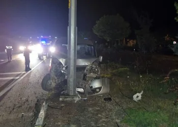 Direğe çarpıp hayatını kaybetti