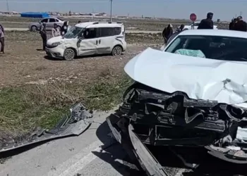 Konya’da iki araç çarpıştı