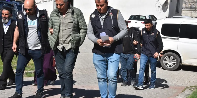 Emniyet verilerini paylaşan polis tutuklandı