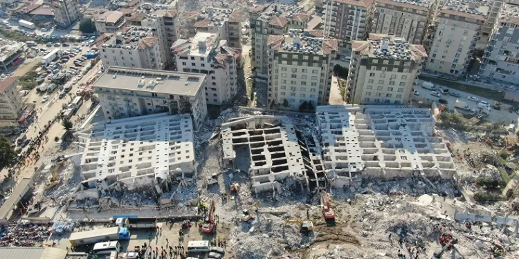Yüzlerce kişiye mezar olan Rönesans Rezidans’ın ilk duruşması sona erdi