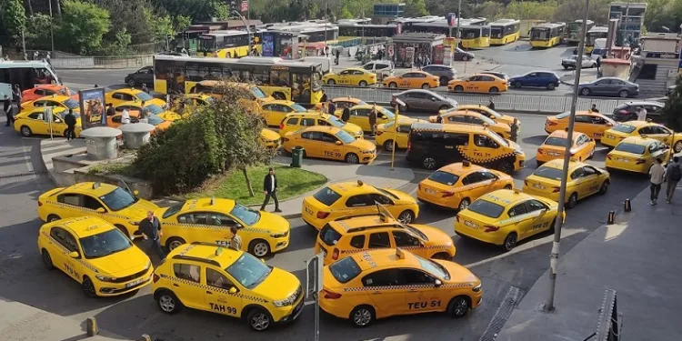 Sarıyer’de taksiciler öldürülen meslektaşları Yaşar Yanıkyürek için eylem yaptı