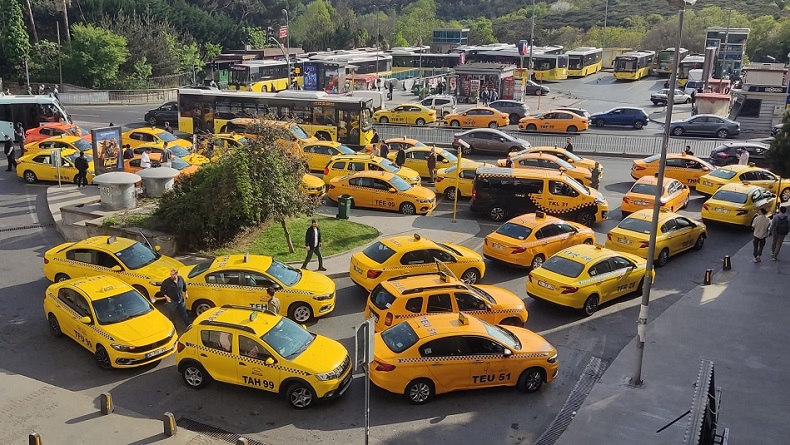 Sarıyer’de taksiciler öldürülen meslektaşları Yaşar Yanıkyürek için eylem yaptı