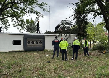 Metro Turizm otobüsü kaza yaptı: 11 yaralı