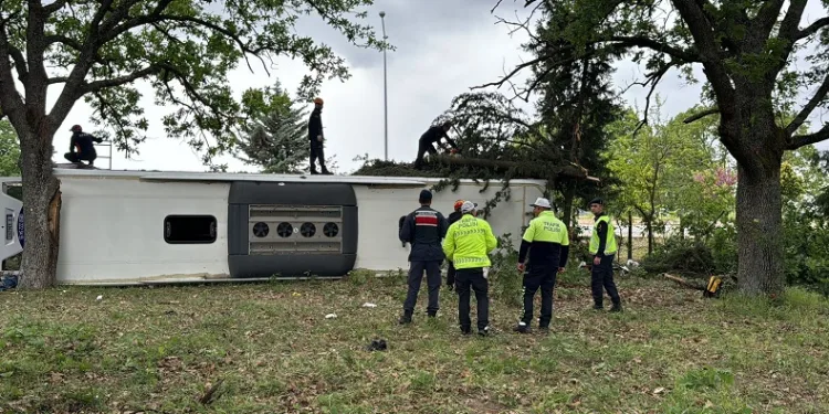 Metro Turizm otobüsü kaza yaptı: 11 yaralı