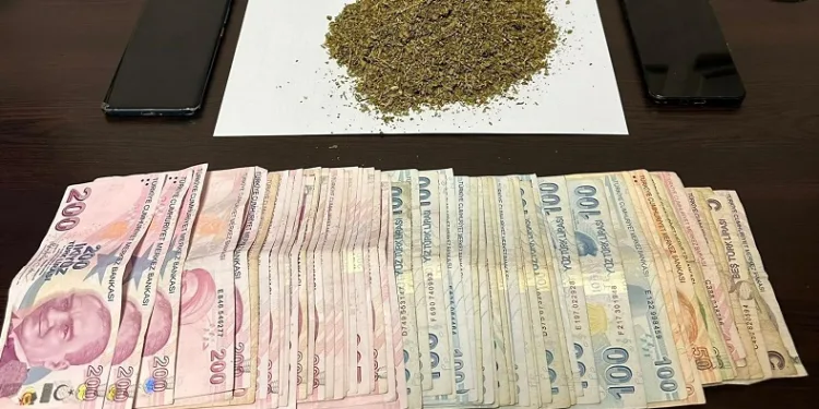 Kazak Gölü’nde uyuşturucu satan şahıslar yakalandı
