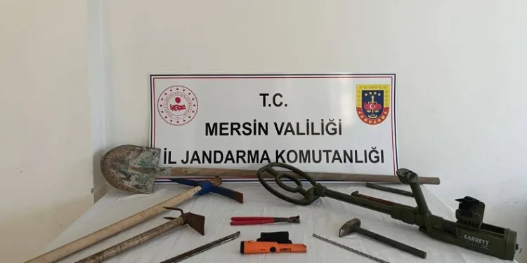 Mersin’de kaçak kazı yapan 2 kişi yakalandı