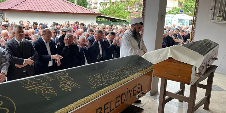 Bursa’da define ararken mağarada ölen baba ile oğlu toprağa verildi