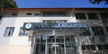 Pamukkale Belediyesi tabelasına Türkiye Cumhuriyeti ibaresi eklendi