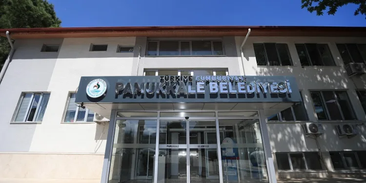 Pamukkale Belediyesi tabelasına Türkiye Cumhuriyeti ibaresi eklendi