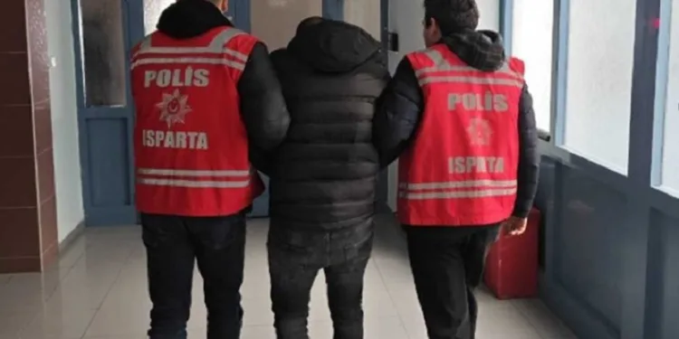 Isparta’da 12 yıl hapis cezasıyla aranan şahıs kaçarken yakalandı