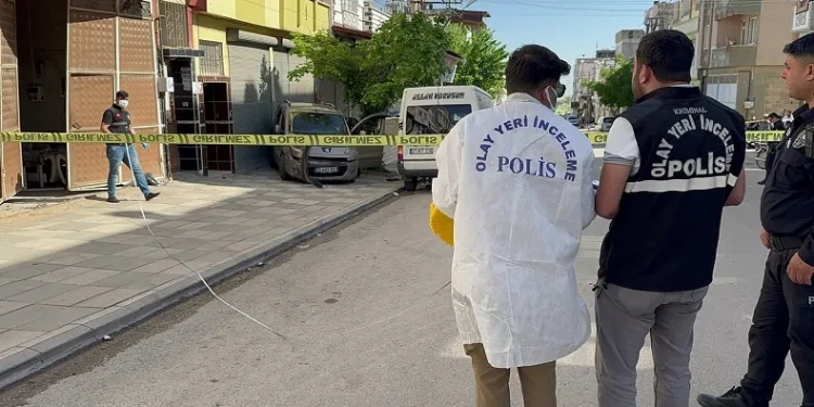 Kilis’te 14 yaşındaki çocuğun kullandığı araç yayalara çarptı: 1 ölü, 2 yaralı