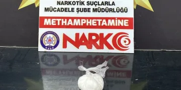 Şüpheli şahısların üzerinde uyuşturucu ele geçirildi