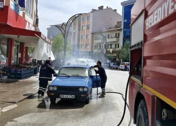 Alaca’da park halinde otomobil yandı