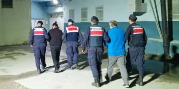 Araçlarında uyuşturucu madde ile yakalanan 2 şahıs tutuklandı