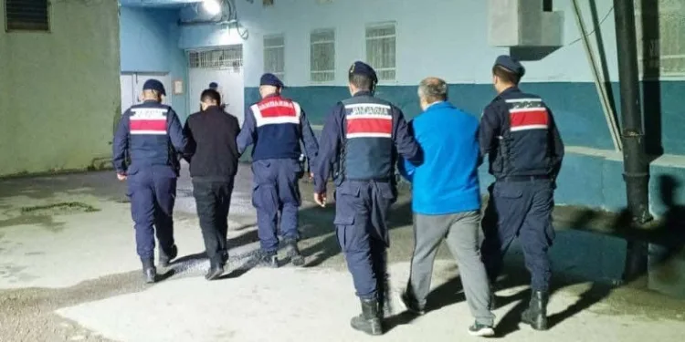 Araçlarında uyuşturucu madde ile yakalanan 2 şahıs tutuklandı