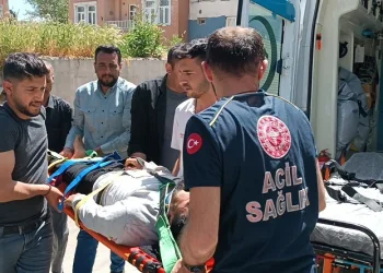 Elektrikli bisiklet ile otomobil çarpıştı:1 yaralı