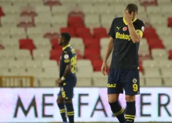 Fenerbahçeli futbolcular maç sonu üzüntü yaşadı