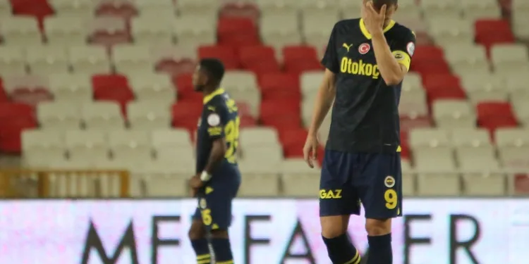 Fenerbahçeli futbolcular maç sonu üzüntü yaşadı