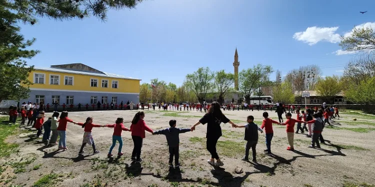 Erzurum’da çocuklar için kütüphane kurdular