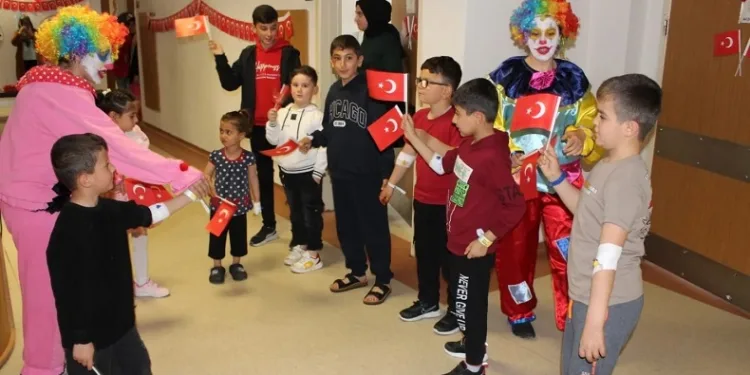 Tatvan Devlet Hastanesinde 23 Nisan coşkusu