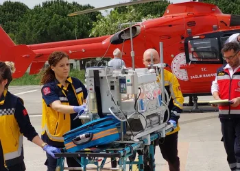 Ambulans helikopter erken doğan bebek için havalandı