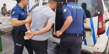 Bıçakla yaralama firarisi, saklandığı evde yakalandı