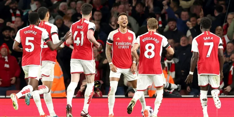 Arsenal, derbiyi 5 golle kazandı