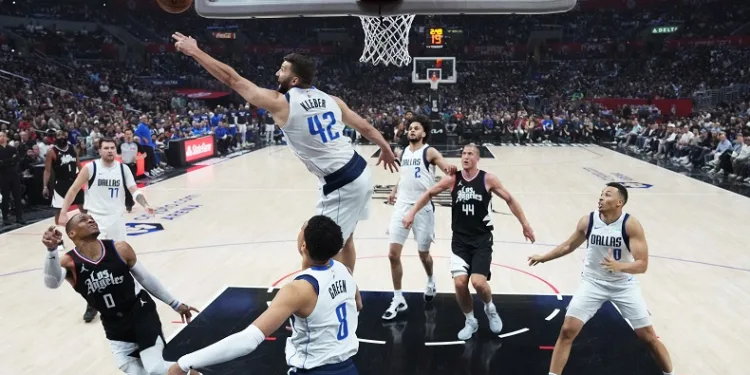NBA’de Dallas seride durumu 1-1’e getirdi