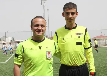 Baba-oğul hakemler beraber maç yönetti