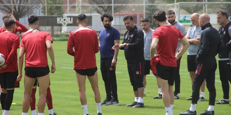 Sivasspor Teknik Direktörü Bülent Uygun: “Konyaspor’u yenmek istiyoruz”