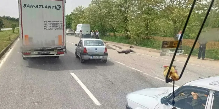 Duble yolda motosiklet ile tır çarpıştı: 1 ölü