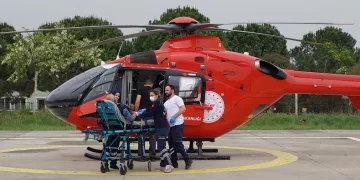 Kalp krizi geçiren adamın yardımına ambulans helikopter yetişti