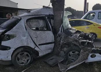 Hurdaya dönen araçtan sağ çıktı
