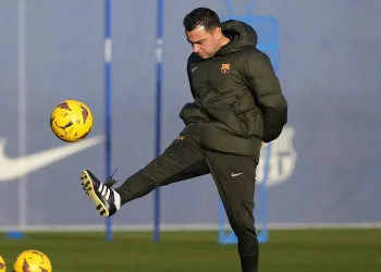 Xavi Hernandez, Barcelona’da kaldı