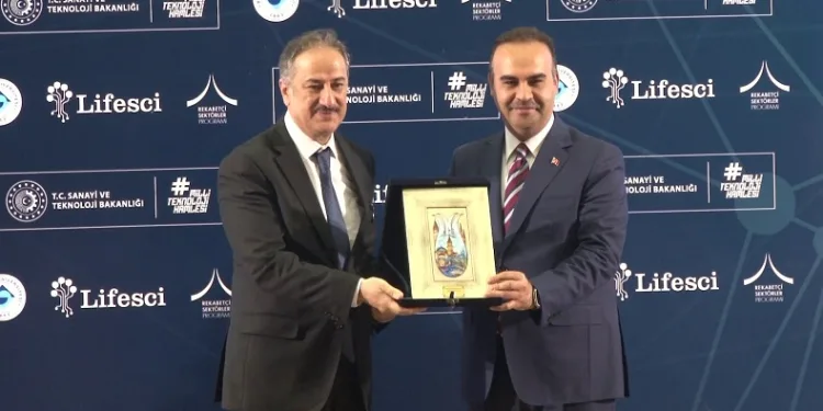 Sanayi Bakanı Mehmet Fatih Kacır: “Geçtiğimiz yıl sağlık sektöründe 62 milyar liradan fazla yatırımı harekete geçirdik”