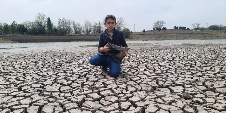 Susuzluktan çatlayan topraklar için yağmur duası yapıldı