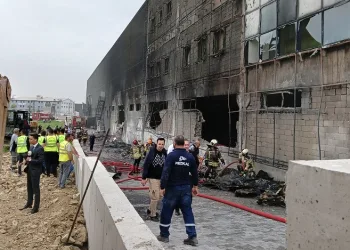 Fabrika yangını kontrol altına alındı