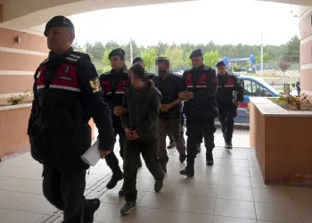 Çiftlik evlerini kenevir serasına çeviren şüphelilerden 2’si tutuklandı