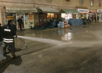 Diyadin’de caddeler tazyikli su ile yıkandı
