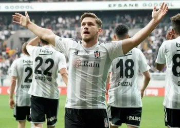 Beşiktaş’ın en büyük kozu Semih Kılıçsoy, Fenerbahçe maçında sahada