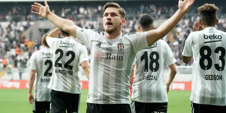 Beşiktaş’ın en büyük kozu Semih Kılıçsoy, Fenerbahçe maçında sahada