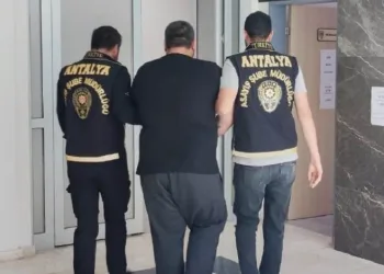 Antalya’da 15 yıl hapisle 11 yıldır aranan firari yakalandı