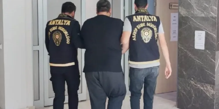 Antalya’da 15 yıl hapisle 11 yıldır aranan firari yakalandı